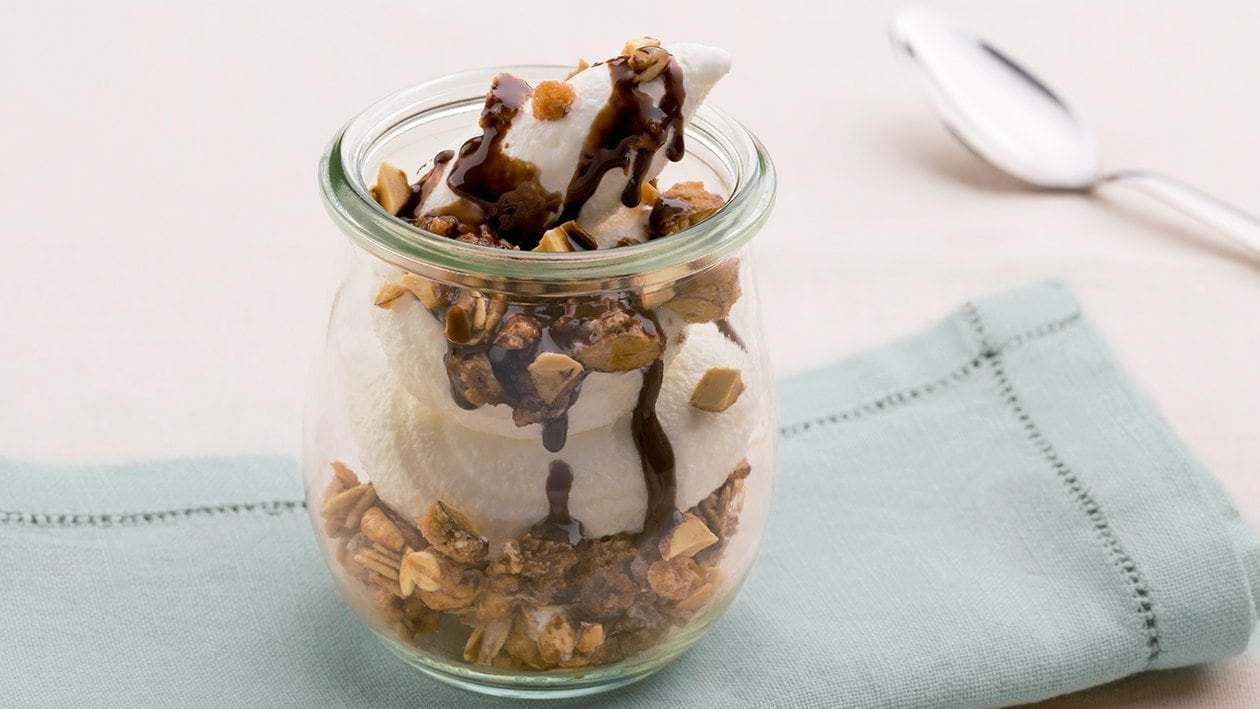 Panna cotta con yogur de avena, almendras garrapiñadas y sirope – - Receta - UFS