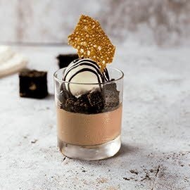 Panna cotta de carajillo,brownie y helado de nata Panna cotta de carajillo,brownie y helado de nata