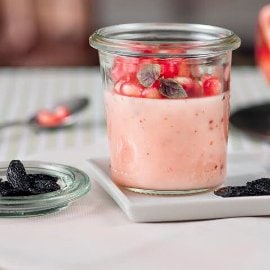 Panna cotta de granada y habas tonka Panna cotta de granada y habas tonka