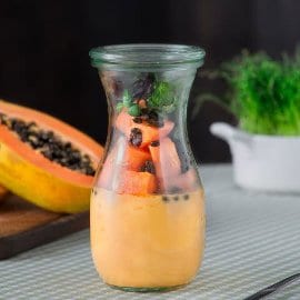 Panna cotta de papaya en cocción en frasco Panna cotta de papaya en cocción en frasco