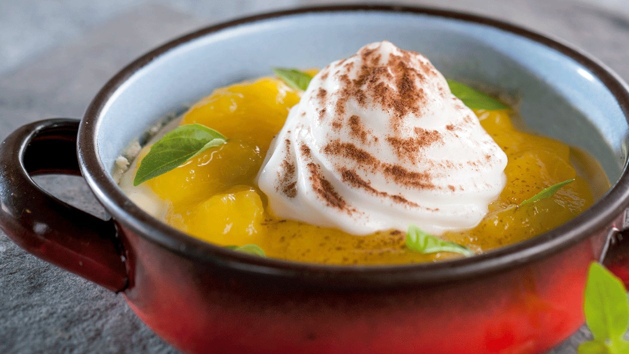 Pannacotta de vainilla con espuma de yuzu y guiso de mango encurtido – - Receta - UFS