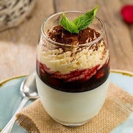 Pannacotta de vainilla, frutos rojos y mascarpone sin gluten Pannacotta de vainilla, frutos rojos y mascarpone sin gluten