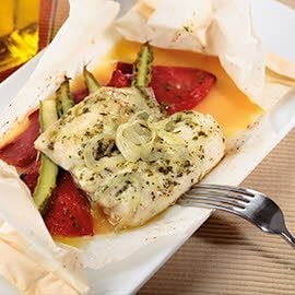 Papillote fresco de merluza con piquillos y trigueros Papillote fresco de merluza con piquillos y trigueros