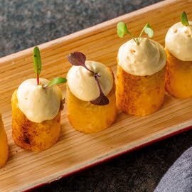 Patatas rellenas de hongos y espuma de huevo trufado Patatas rellenas de hongos y espuma de huevo trufado