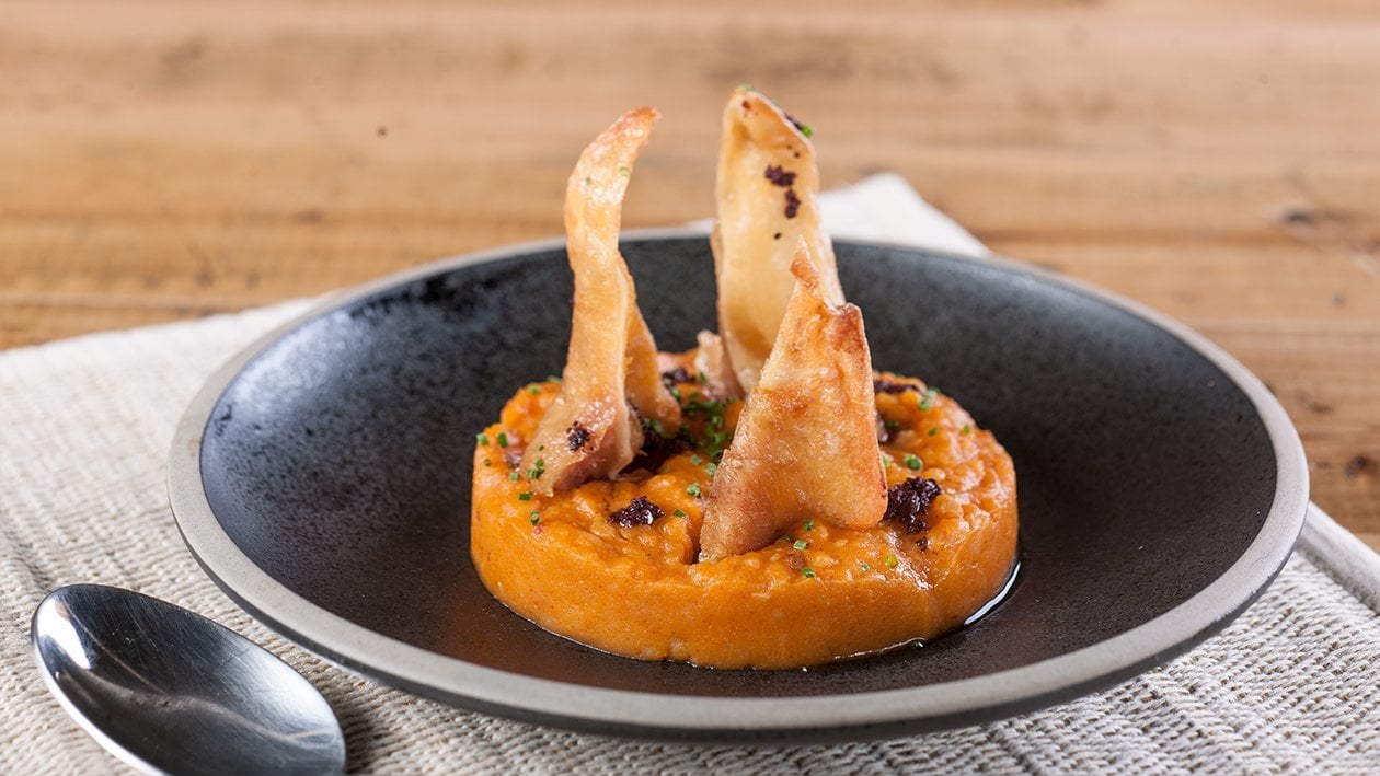 Patatas revolconas con oreja de cochinillo crujiente y tapenade – - Receta - UFS
