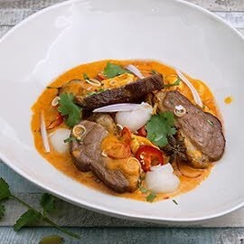 Pato en dos cocciones con lichi y curry rojo Pato en dos cocciones con lichi y curry rojo
