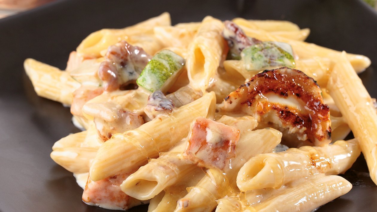 Penne rigate a la crema de queso y cebolla caramelizada – - Receta - UFS