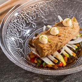 Picadillo de pimientos y cebolleta tierna, caballa y mayonesa de lima Picadillo de pimientos y cebolleta tierna, caballa y mayonesa de lima