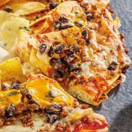 Pizza chilli, nachos & meat Pizza chilli, nachos & meat