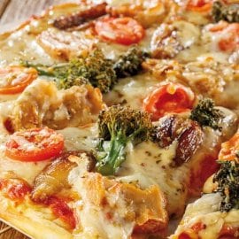 Pizza de NoPollo, mostaza y miel Pizza de NoPollo, mostaza y miel