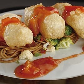 Rape en tempura con fideos salteados Rape en tempura con fideos salteados