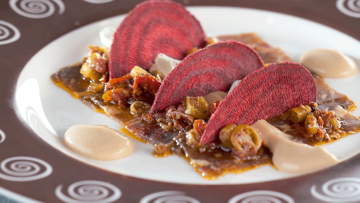 Roast beef con demiglace de parmesano y vinagreta de tomate – - Receta - UFS