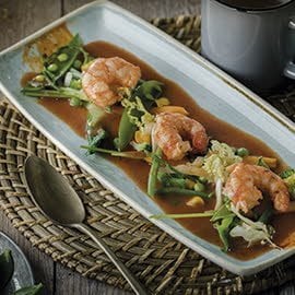 Salteado thai de gambas maceradas y salsa de pescado especiada Salteado thai de gambas maceradas y salsa de pescado especiada