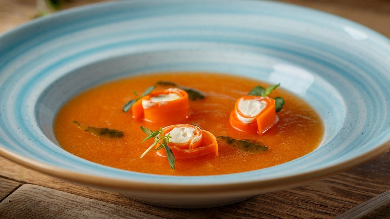 Sopa de melón cantaloup con jengibre, rollitos de zanahoria y queso – - Receta - UFS