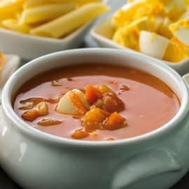 Sopa rústica de tomate y hierbas Sopa rústica de tomate y hierbas