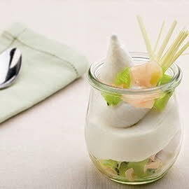 Sorbete de limón con jengibre marinado, citronela y kiwi