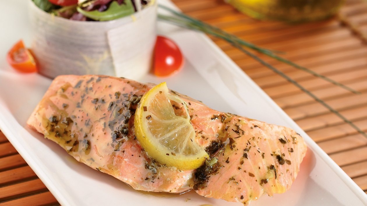 Suprema de salmón marinado con limón y finas hierbas – – Receta UFS