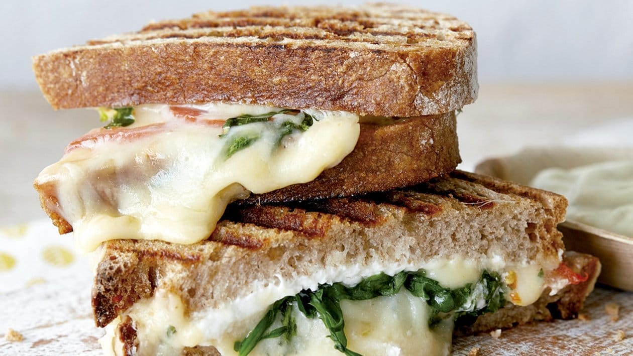 Sándwich tostado con triple de queso – – Receta UFS