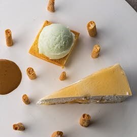 Tarta de sidra, salsa de toffee y sorbete de manzana verde