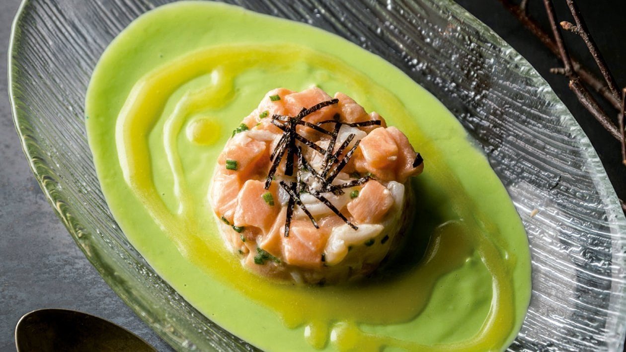 Tartar de salmón y gamba y gazpachuelo de aguacate – - Receta - UFS