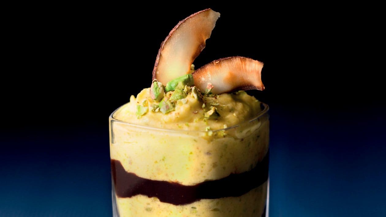 Tiramisú con pistachos y batida de coco – - Receta - UFS