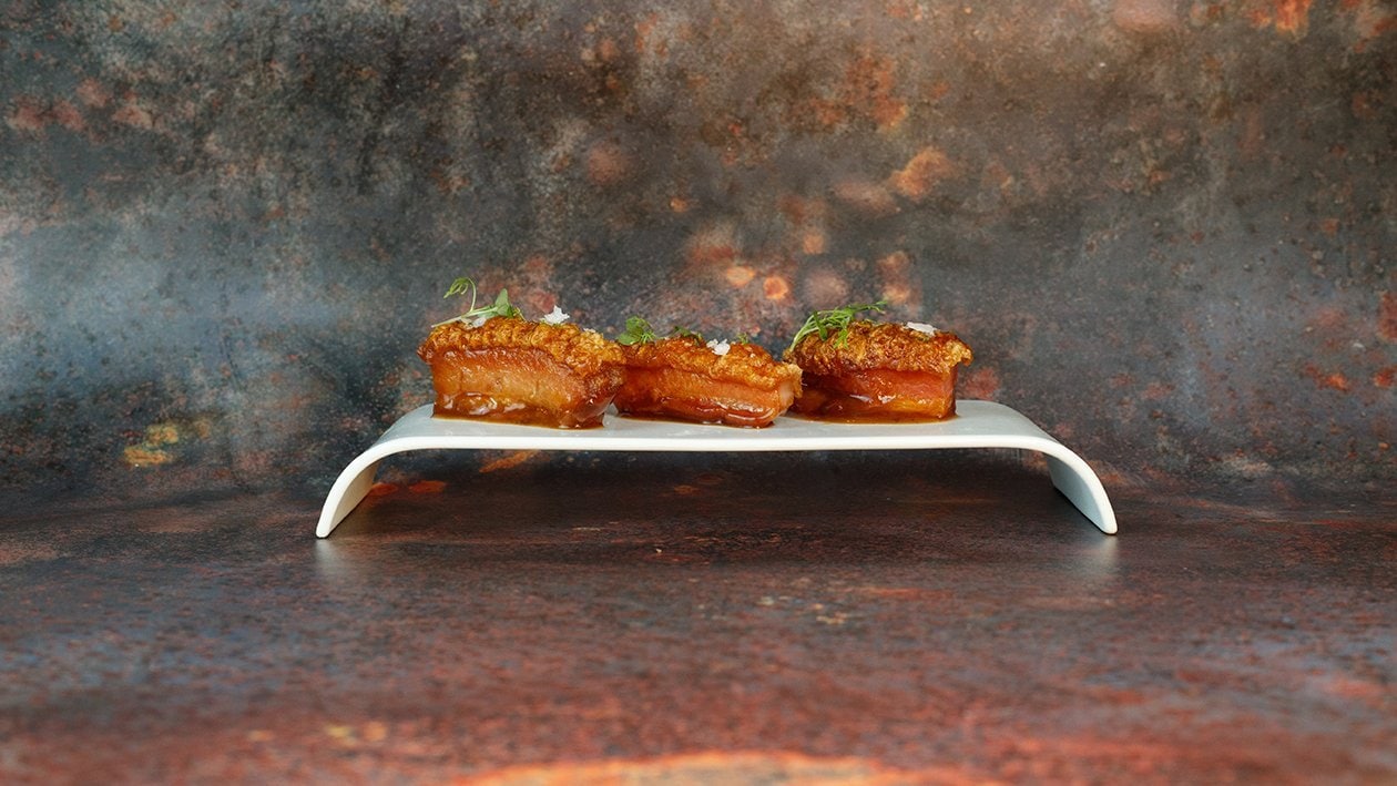 Torreznos de cochinillo con salsa demi glace agridulce y hierbas – - Receta - UFS