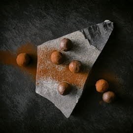 Trufas de coco y dátil