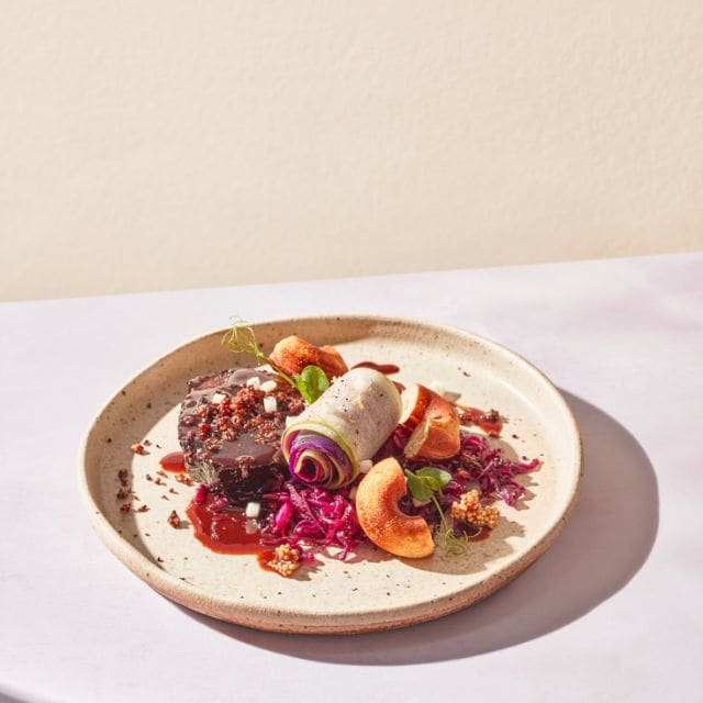 Ternera, roulade de lombarda y patata Ternera, roulade de lombarda y patata