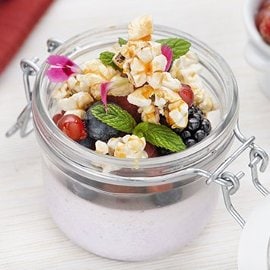 Panna Cotta de arándanos con palomitas de caramelo Panna Cotta de arándanos con palomitas de caramelo