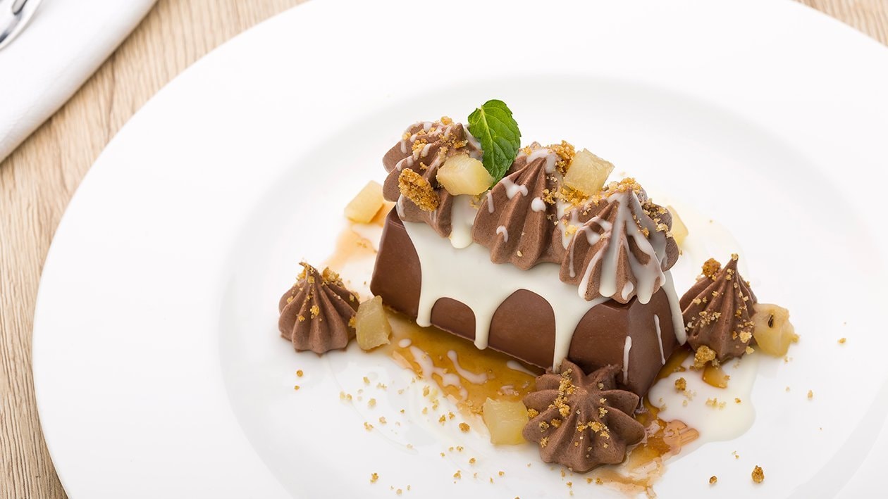 Gianduiotto de chocolate con mousse de chocolate, crujiente blanco y peras – - Receta - UFS