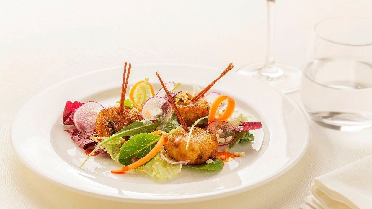 Albóndigas de patata y anchoa con fruta seca y ensalada de radicchio – - Receta - UFS