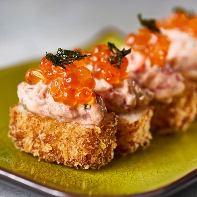 Arroz crujiente con tartar de carabinero