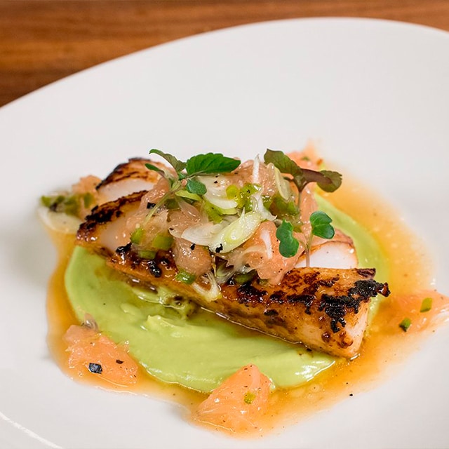 Bacalao negro a la plancha con salsa de pomelo