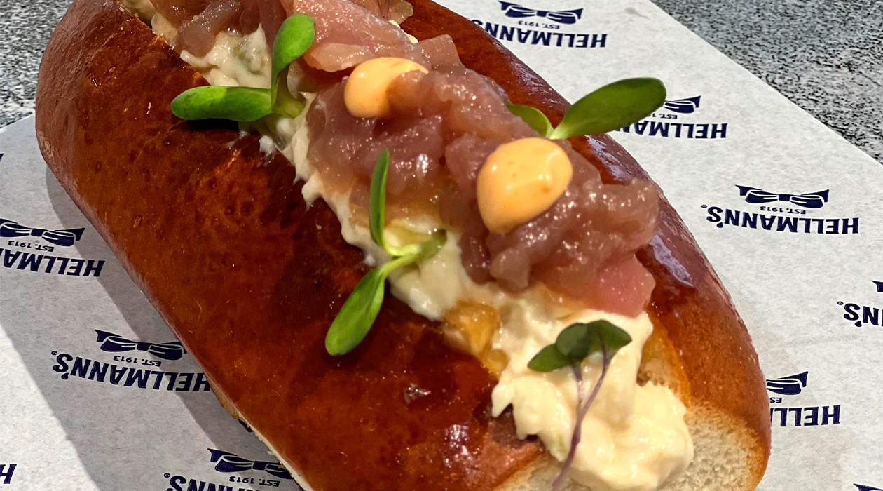 Brioche de ensaladilla rusa, tartar de atún y mayonesa de chipotle – - Receta - UFS