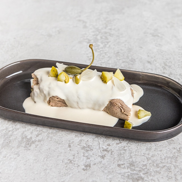 Canelón de ensaladilla de lengua y encurtidos Canelón de ensaladilla de lengua y encurtidos