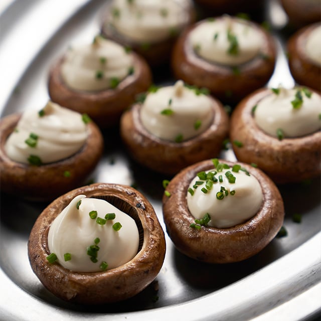 Champiñones con mayonesa de ajo y cebollino Champiñones con mayonesa de ajo y cebollino