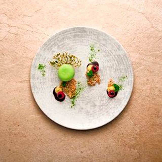 El tirami-té: Crema de tiramisú con té verde, frambuesas y crumble El tirami-té: Crema de tiramisú con té verde, frambuesas y crumble