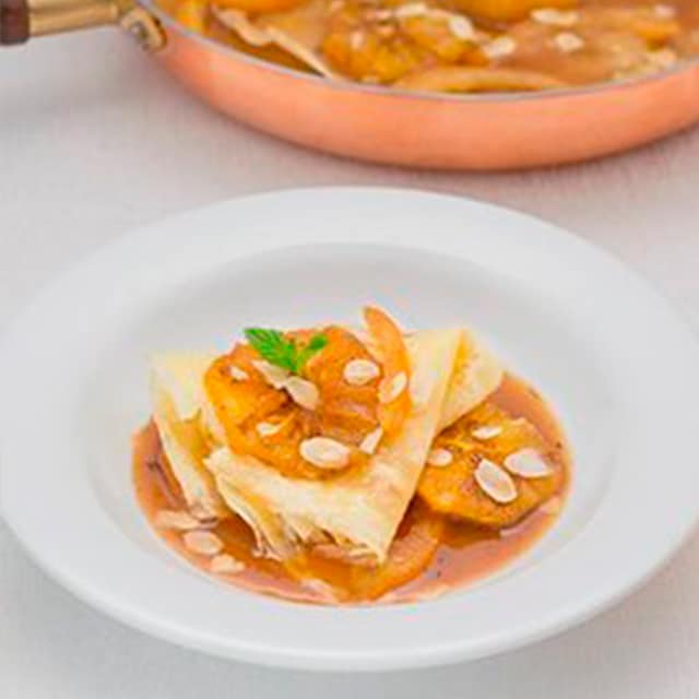 Crêpes sin gluten con salsa de caramelo y naranja Crêpes sin gluten con salsa de caramelo y naranja