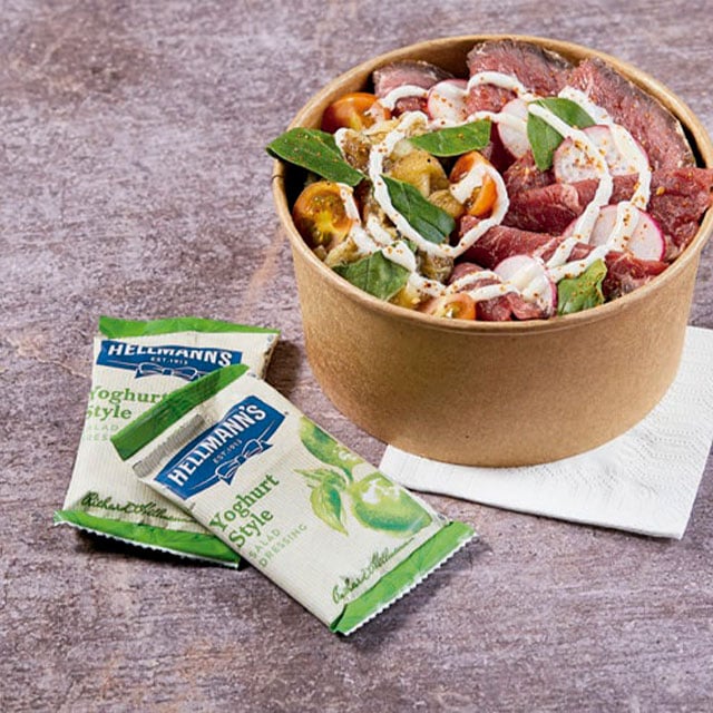 Ensalada de ternera asada con berenjena ahumada, espinaca y yogur Ensalada de ternera asada con berenjena ahumada, espinaca y yogur