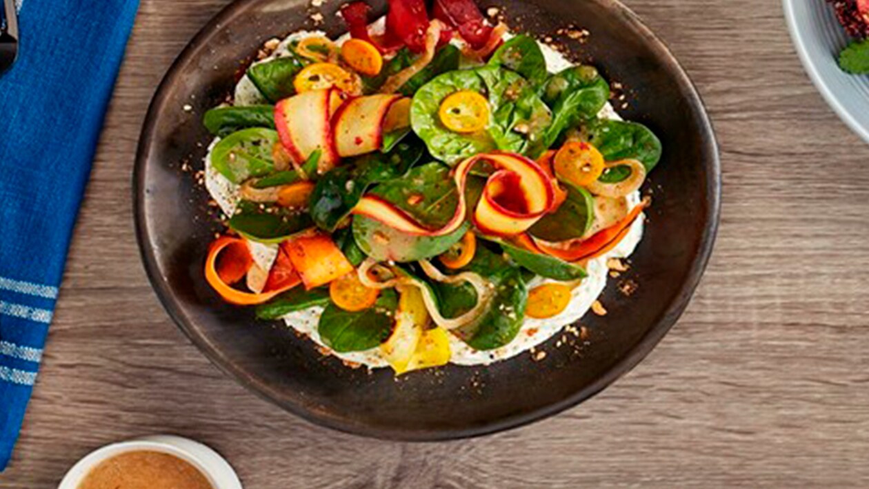 Ensalada de Zanahorias escalivadas, Kumquat, Queso Crema y aderezo Zaatar Ensalada de Zanahorias escalivadas, Kumquat, Queso Crema y aderezo Zaatar