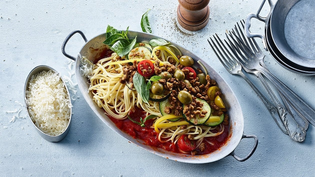 Espaguetis con verduras – tomates – y picada de carne vegetariana – – Receta UFS