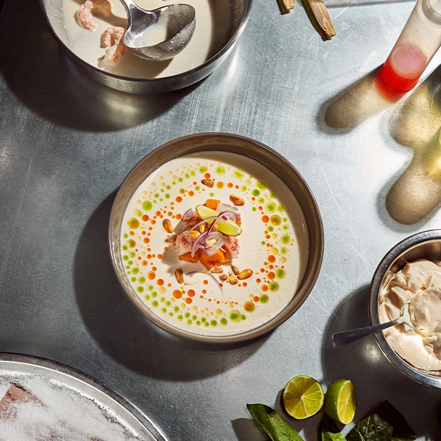Gazpachuelo con citronela, ceviche de corvina y gambón Gazpachuelo con citronela, ceviche de corvina y gambón