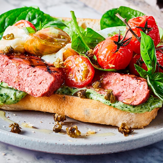 Hamburguesa de NoTernera al Grill al estilo italiano Hamburguesa de NoTernera al Grill al estilo italiano