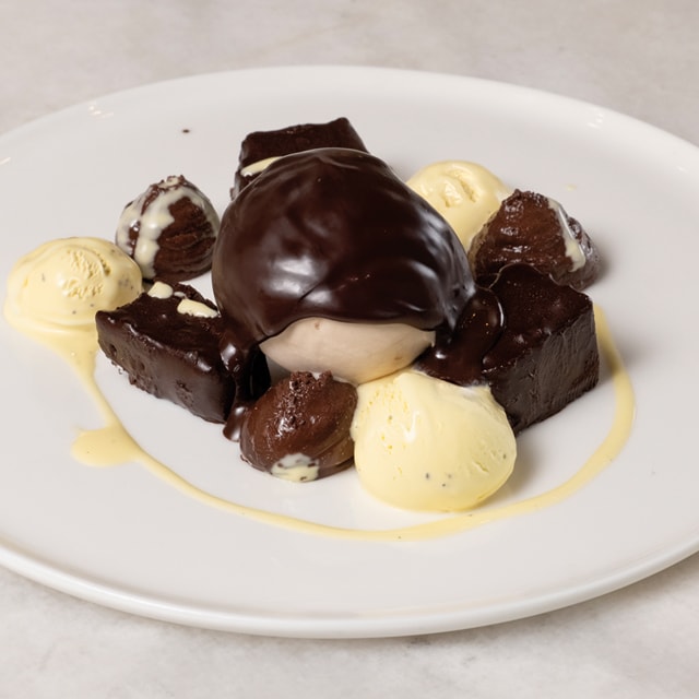 Mousse de chocolate, brownie y avellana Mousse de chocolate, brownie y avellana