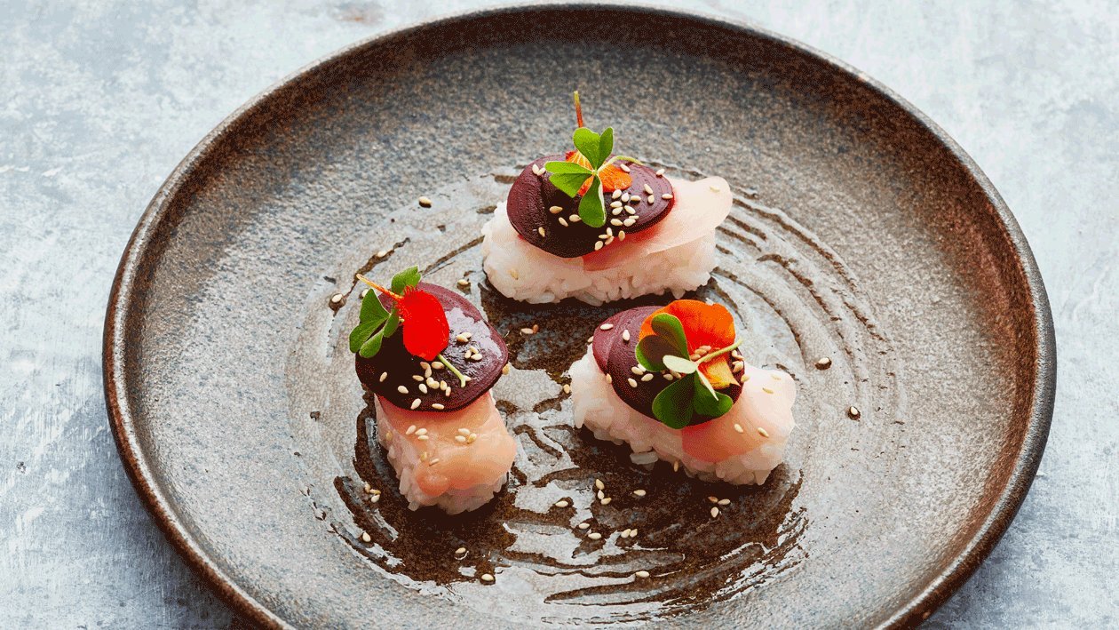 Nigiri sushi con remolacha ahumada y soja de sésamo – - Receta - UFS