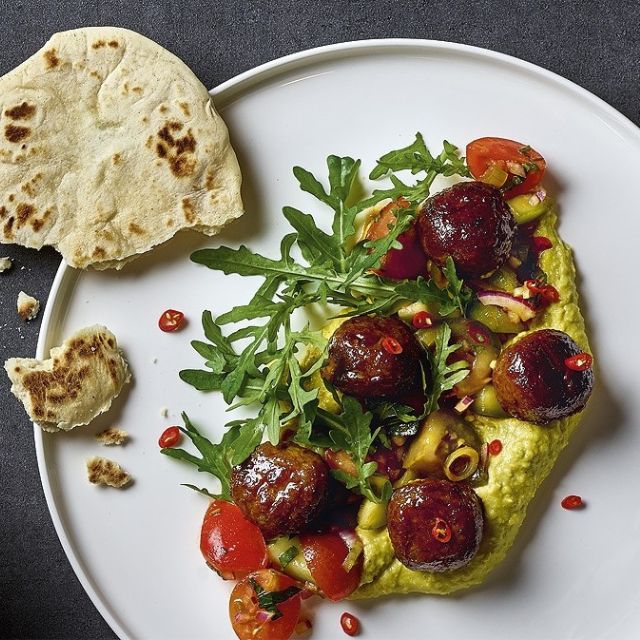 No Albóndigas con hummus y naan No Albóndigas con hummus y naan