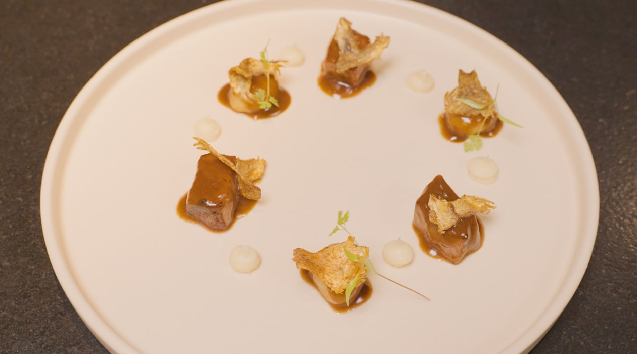 Presa ibérica marinada, con yuca, chips de alcachofa y ñoquis – - Receta - UFS Presa ibérica marinada, con yuca, chips de alcachofa y ñoquis – - Receta - UFS