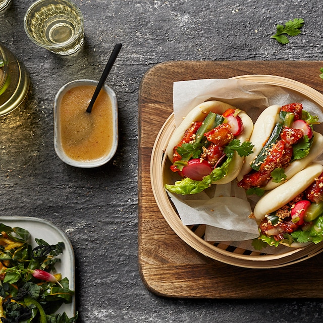Pan bao de pollo frito crujiente al limón Zaatar Gochujang Pan bao de pollo frito crujiente al limón Zaatar Gochujang