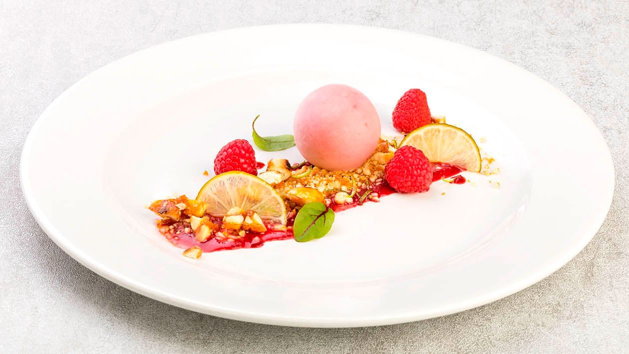 Panna cotta de frambuesa con crujiente de caramelo y lima confitada – - Receta - UFS Panna cotta de frambuesa con crujiente de caramelo y lima confitada – - Receta - UFS