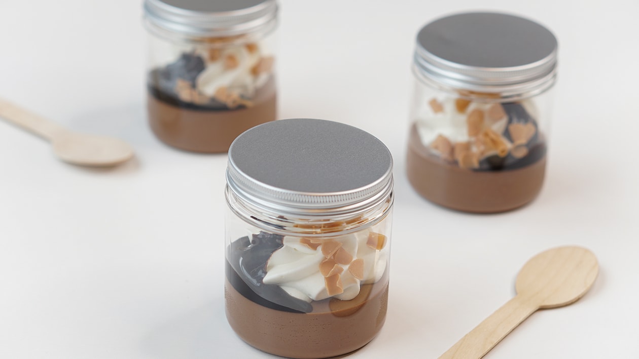 Pannacotta de cacao, chantilliy y crujiente de maíz – - Receta - UFS